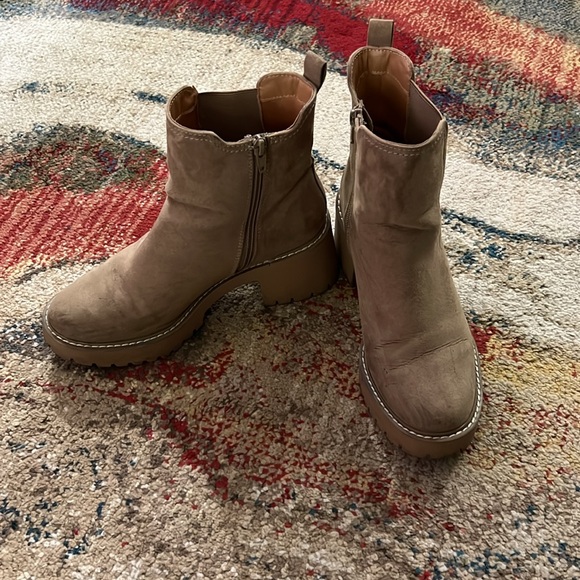 Universal Thread Crispin Chelsea Boots - Picture 3 of 11